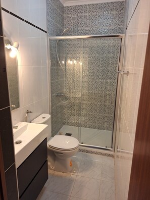 Shower, hair dryer, towels - APARTMENT 105m Praia Da Rocha 200m from the beach (portimao)