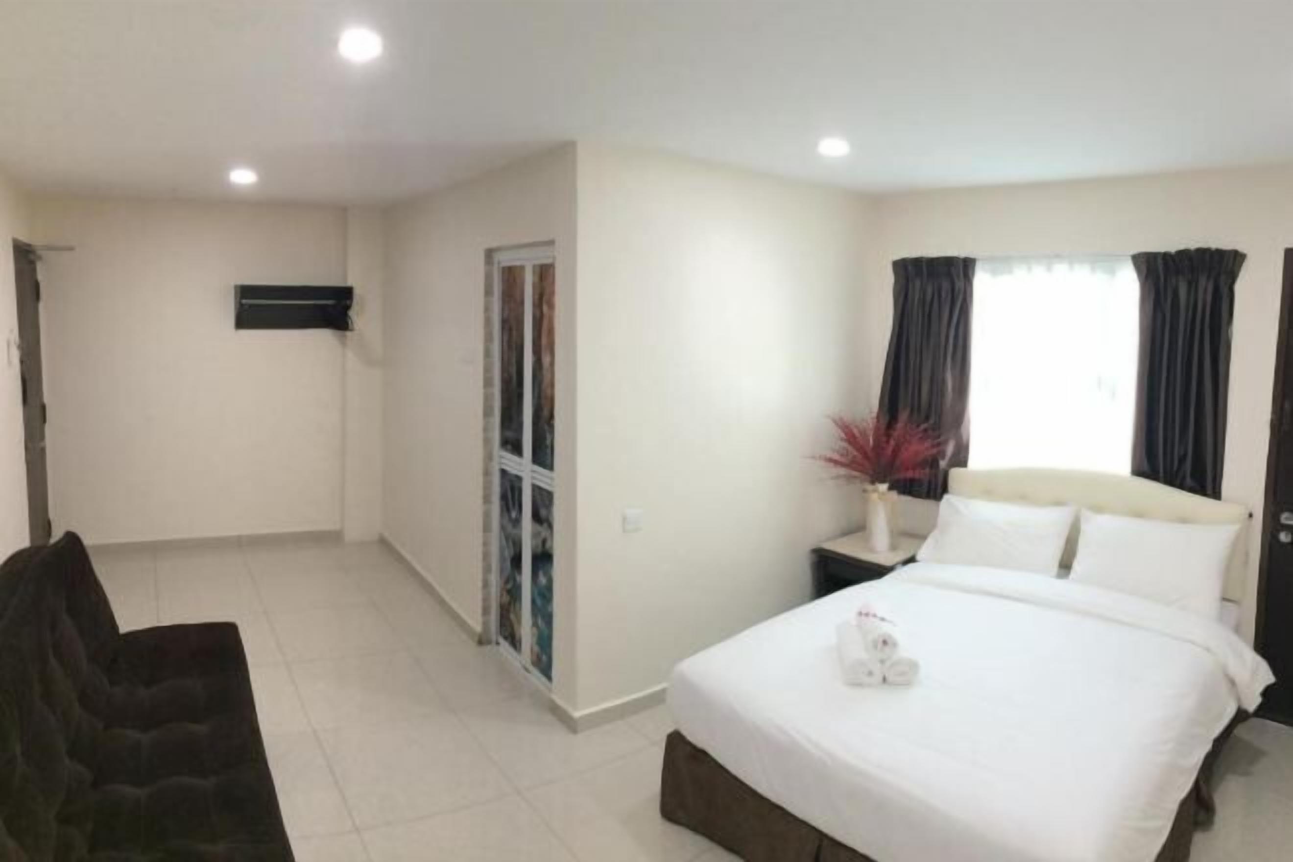 Desk, iron/ironing board, free WiFi