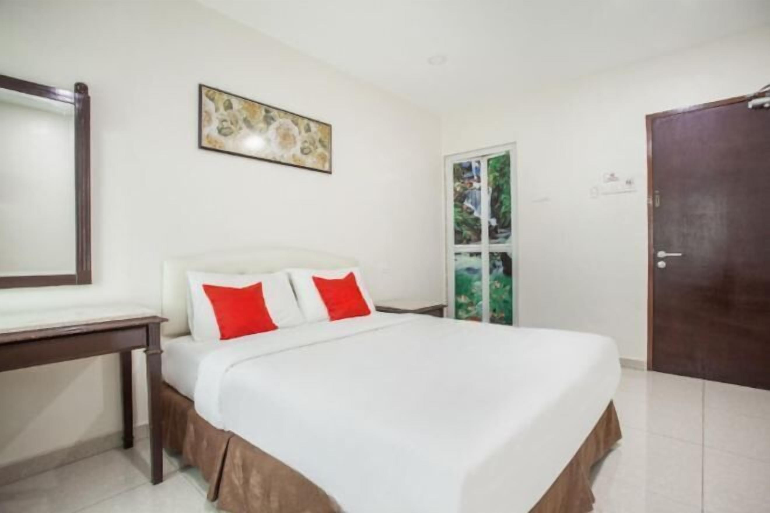 Desk, iron/ironing board, free WiFi