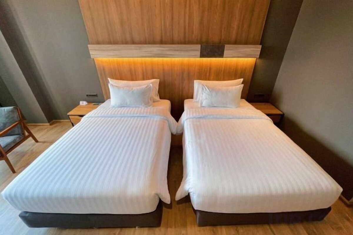 Caja de seguridad en la habitación y escritorio 