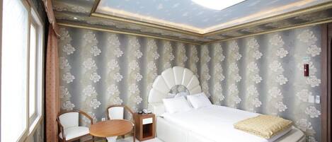 Deluxe Room | Individually decorated, individually furnished, desk, laptop workspace