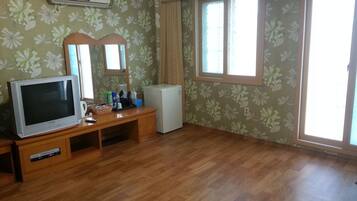Habitación básica (Ondol) | Decoración personalizada, muebles diferentes y escritorio