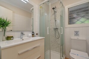 Shower, towels