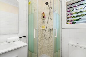 Douche, serviettes fournies