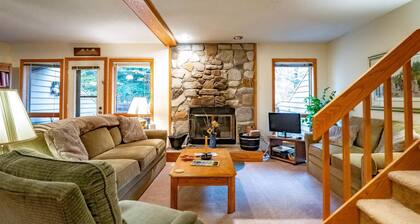 Deerfield Village 42 - 3. 8 km: n päässä Canaan Valley -hiihtokeskuksesta ja 4 km: n päässä White Grass Cross Country -hiihtokeskuksesta