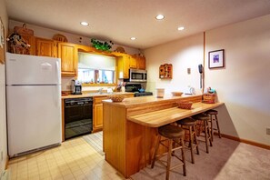 Kylskåp, ugn, spishäll och diskmaskin