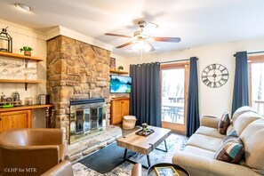 Fireplace, DVD player - Bear Hug Inn - 74 Lower Lane
Bear Hug Inn - Pet Friendly, Wood Fireplace (Davis)