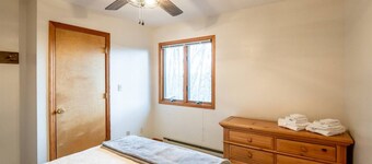 Bear Hug Inn - Dog Friendly, Fireplace, Hot Tub