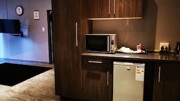 Refrigerador, tetera/pava eléctrica