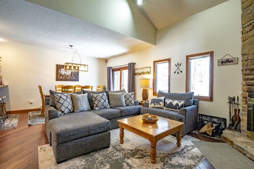 Unwind at Quiet Snow - Mountain Retreat w/ Hot Tub