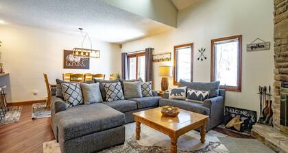Unwind at Quiet Snow - Mountain Retreat w/ Hot Tub
