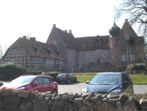 Unclassified image, 5 of 47, button