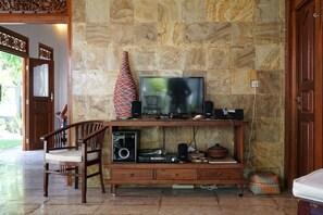 Villa, 2 Bedrooms | Living room