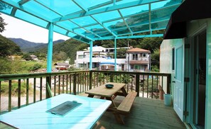 Red Green Room | Terrace/patio
