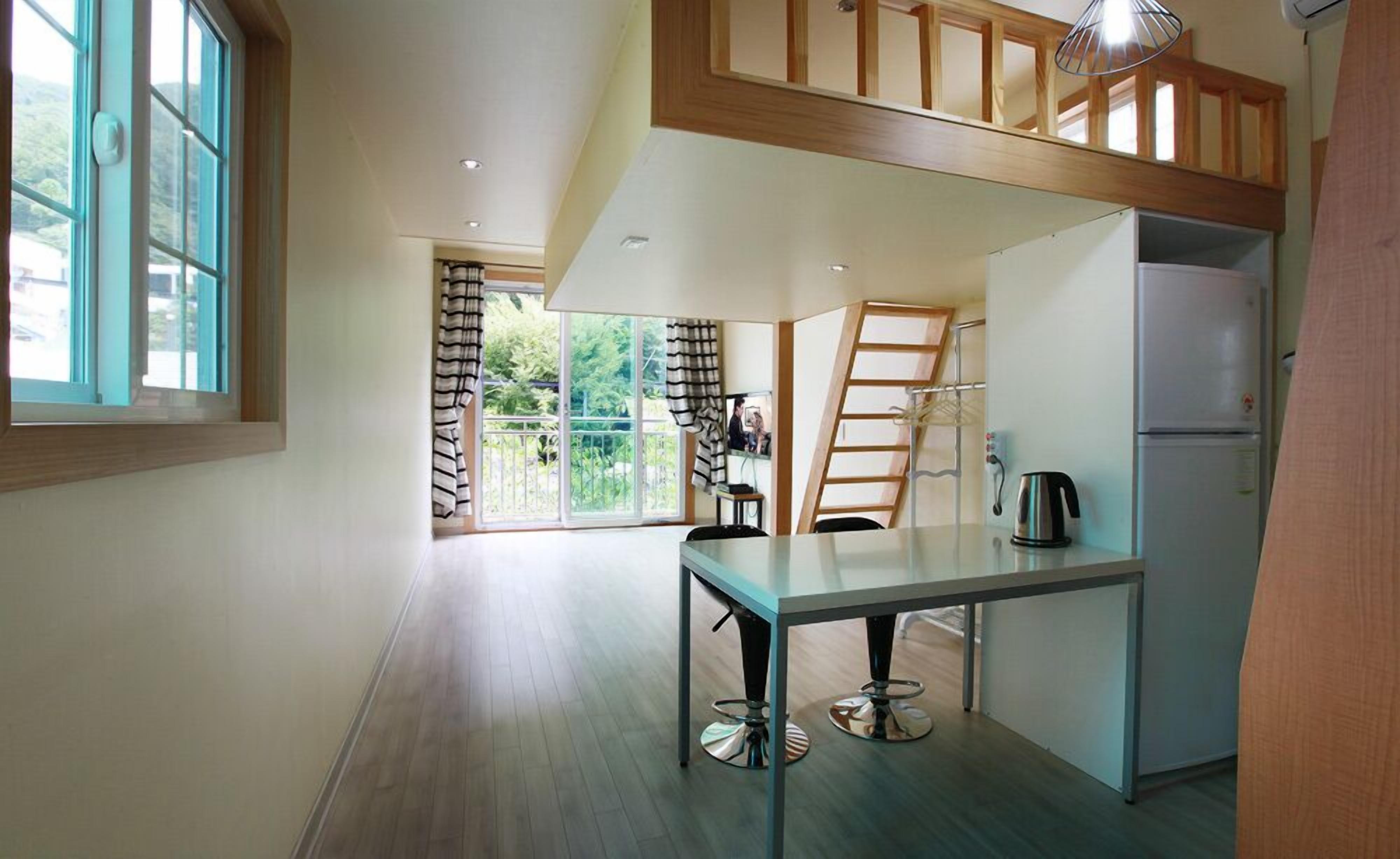 Kamar (Red Green) | Area keluarga | TV layar datar