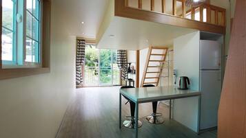 Red Green Room | Living area | Flat-screen TV