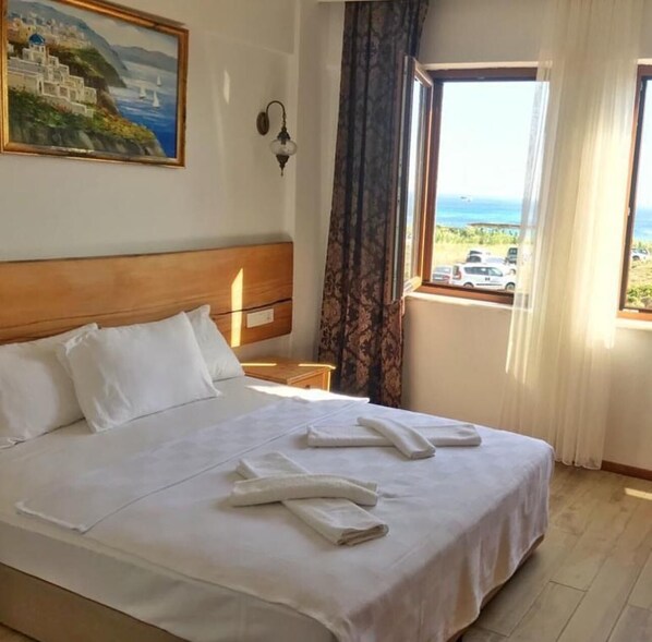 Chambre Standard, vue mer | Literie de qualité supérieure, bureau, Wi-Fi gratuit, draps fournis