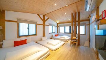 Cortinas blackout, wifi gratis y ropa de cama