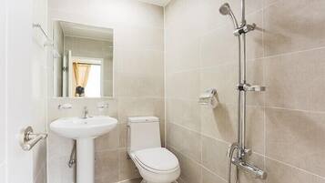 Superior Room (Hae-Neom-Ee) | Bathroom | Towels