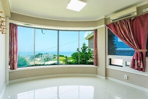 Basic Room (Cha-Seok-Kang)