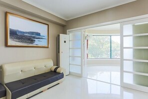 Basic Room (Jeok-Byuk-Kang) | Living area