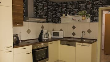 Refrigerador, microondas, horno y lavavajillas