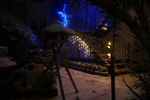 Unclassified image, 5 of 17, button