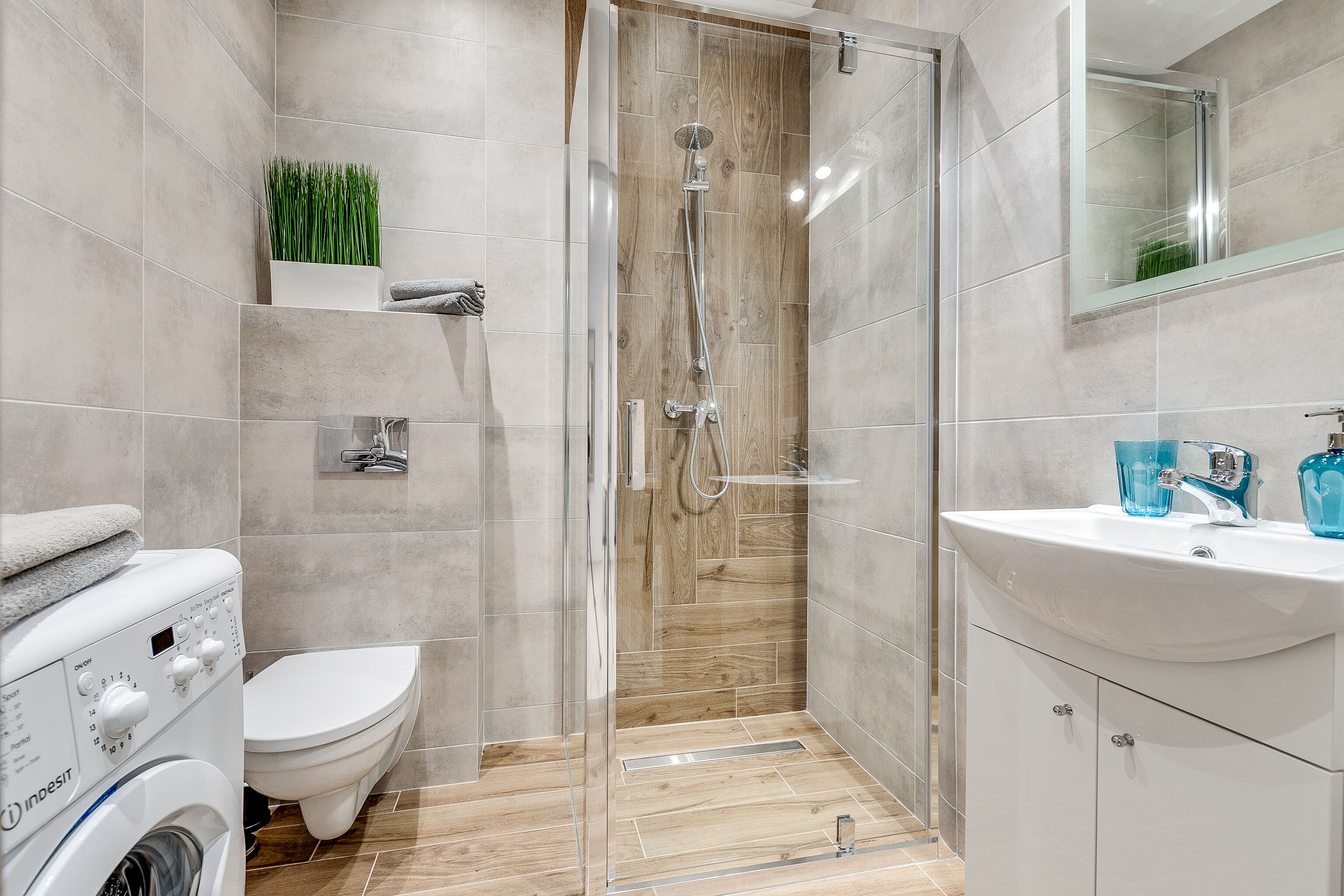 Premium-Apartment | Badezimmer | Dusche, Haartrockner, Handtücher, Seife