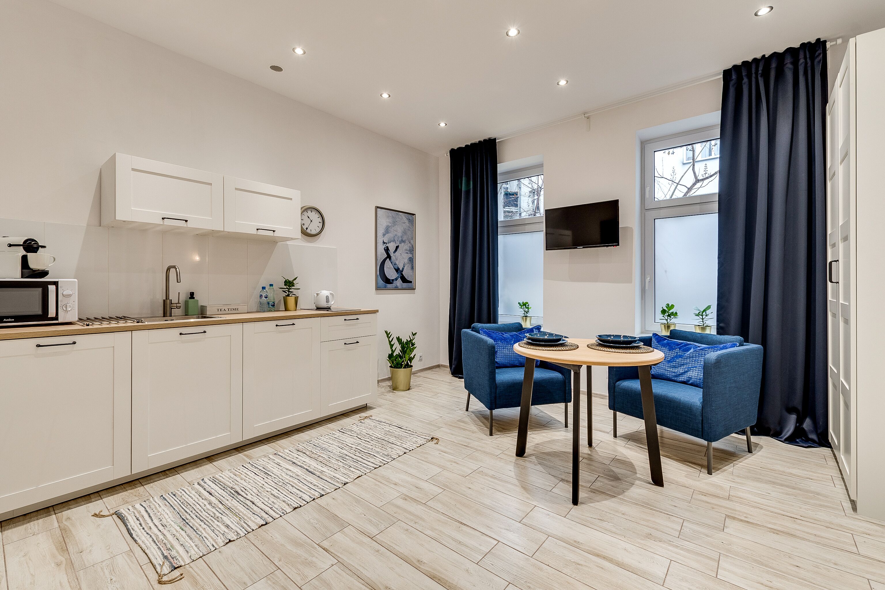 Premium Apartment | Living area | Flat-screen TV