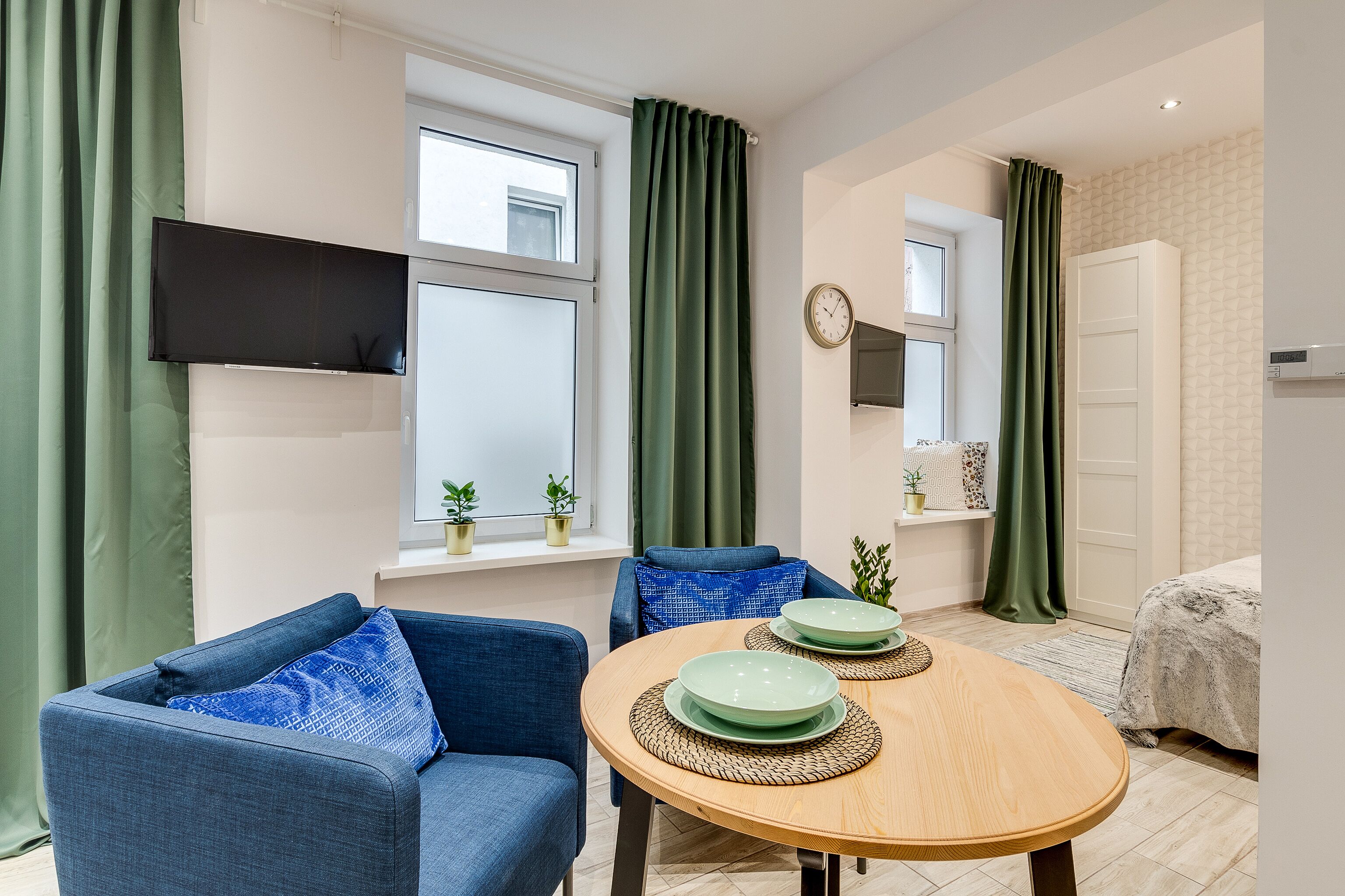 Premium Apartment | Living area | Flat-screen TV