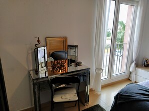 2 chambres, fer et planche à repasser, Wi-Fi gratuit, draps fournis