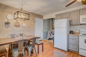 House (4 Bedrooms) | Private kitchen | Oven, coffee/tea maker - Dog-friendly by the Garden & OCC Shops & Dining (Colorado Springs)
