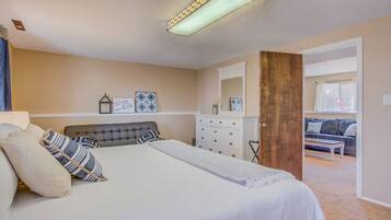 Rumah (4 Bedrooms) | 4 kamar tidur, setrika/meja setrika, Wi-Fi gratis, dan seprai linen