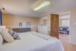 House (4 Bedrooms) | 4 bedrooms, iron/ironing board, free WiFi, bed sheets - Dog-friendly by the Garden & OCC Shops & Dining (Colorado Springs)