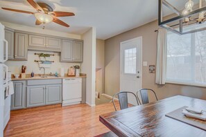 House (4 Bedrooms) | Private kitchen - Dog-friendly by the Garden & OCC Shops & Dining (Colorado Springs)