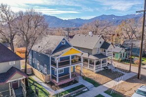 Exterior - 1BR Downtown Urbanitydining, Drink, Cafes & Escape (Colorado Springs)