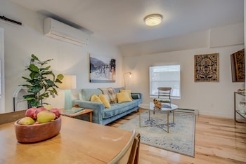 1BR Downtown Urbanitydining, Drink, Cafes & Escape