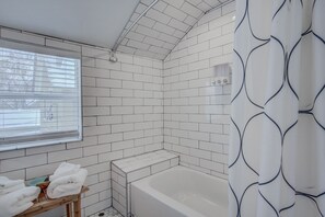Departamento (1 Bedroom) | Baño | Jabón, shampoo, papel de baño 