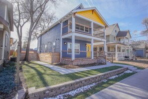 A two-story house with a balcony, a front porch, and a visible number '121' on the side. - 1BR Downtown Urbanitydining, Drink, Cafes & Escape (Colorado Springs)