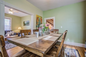 บ้านพัก (5 Bedrooms) | ครัวส่วนตัว | ตู้เย็นขนาดใหญ่, ไมโครเวฟ, เตาอบ, เครื่องชงกาแฟ/ชา