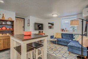 Departamento (1 Bedroom) | Sala de estar | Smart TV y servicios de streaming 