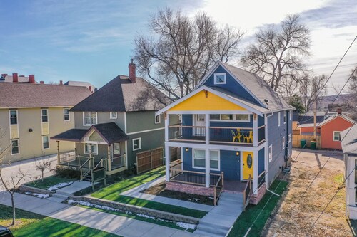 Trendy Urban Neighborhood & Dog-friendly Downtown