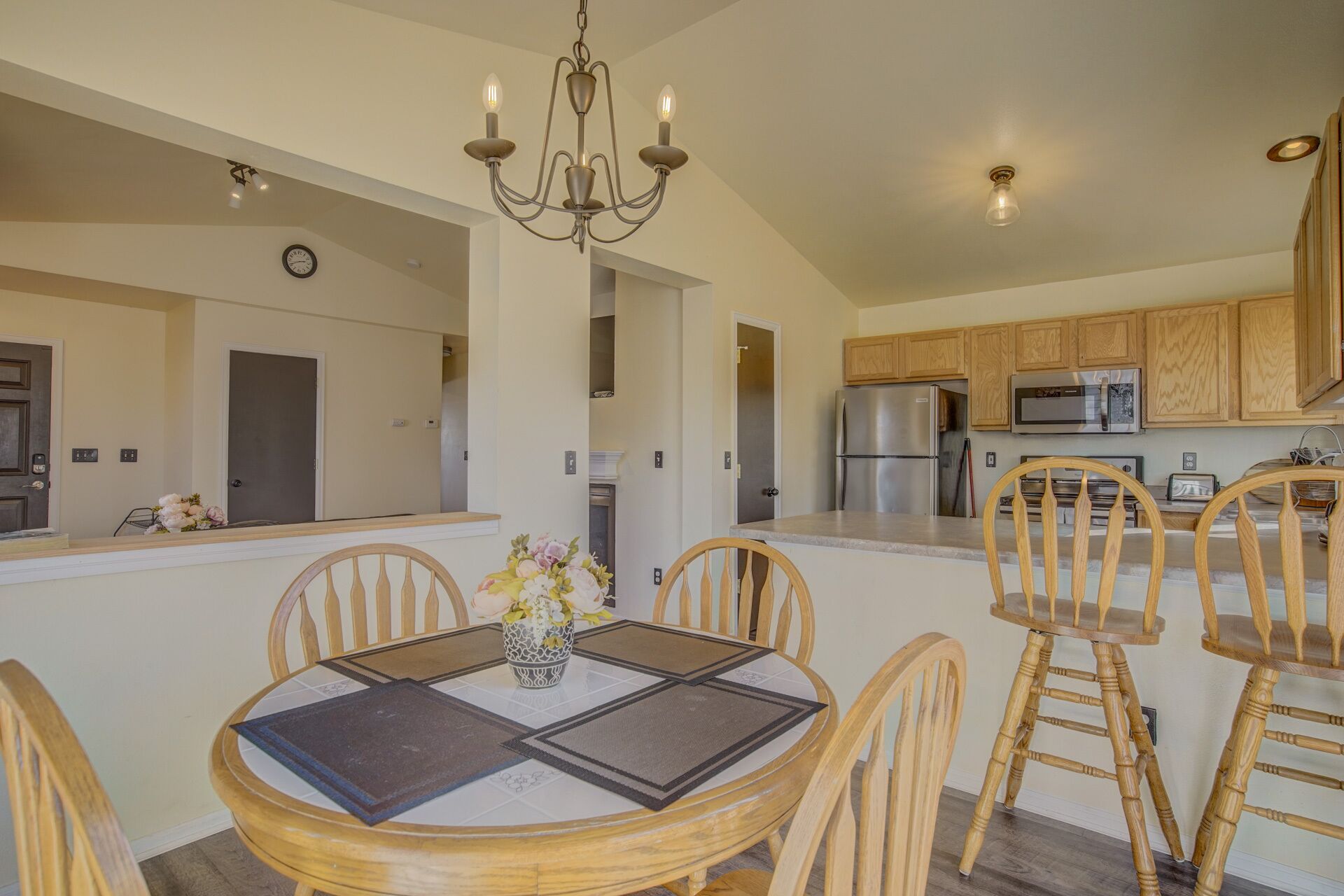 Full-sized fridge, microwave, oven, dishwasher