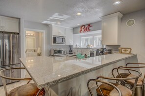 Casa (2 Bedrooms) | Cocina privada | Microondas, horno, parrilla de estufa y lavavajillas