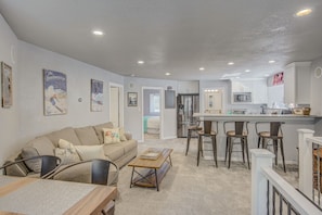 Casa (2 Bedrooms) | Sala de estar | Televisión