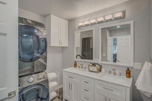 House (2 Bedrooms)