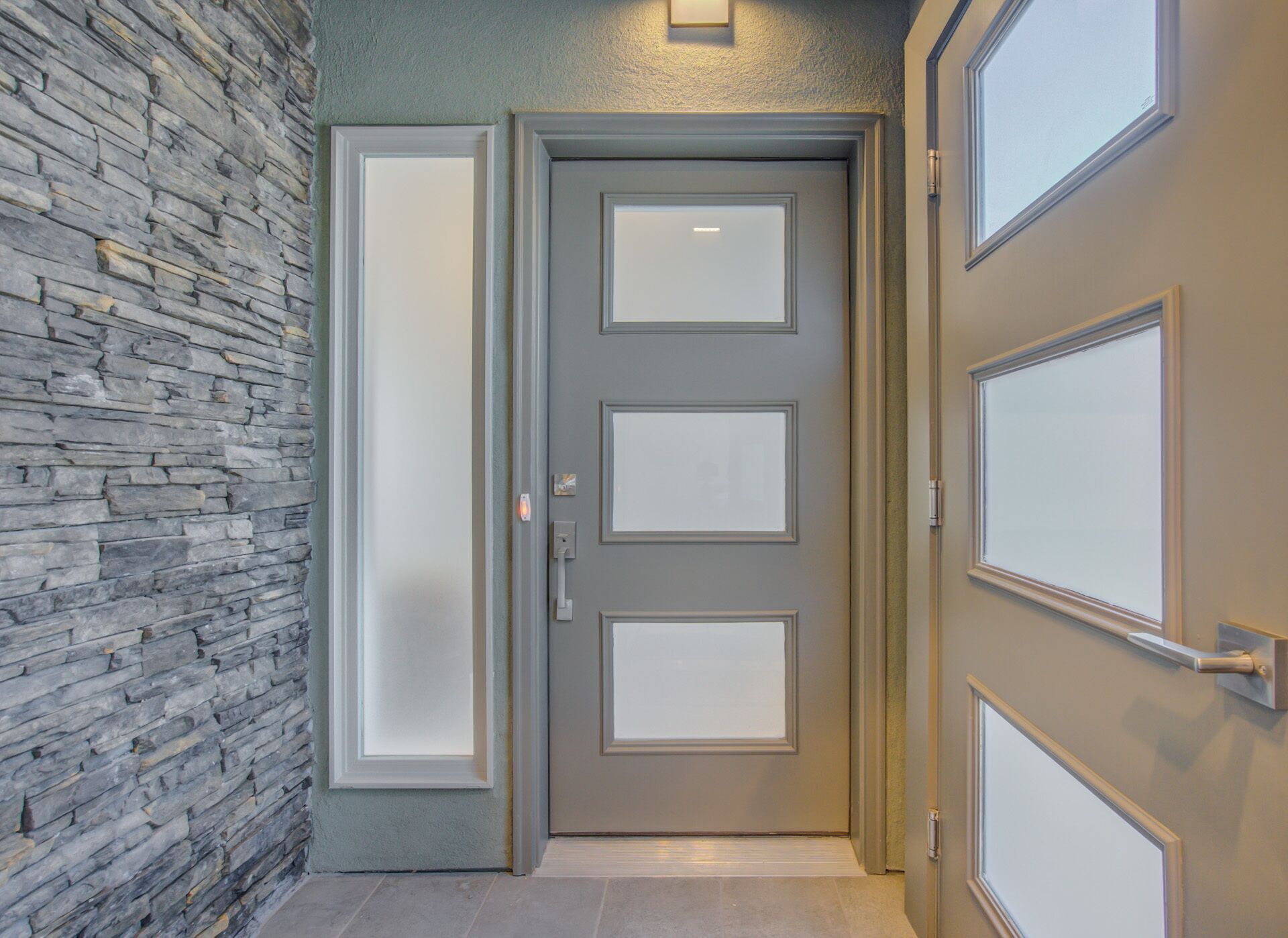 Pintu masuk properti