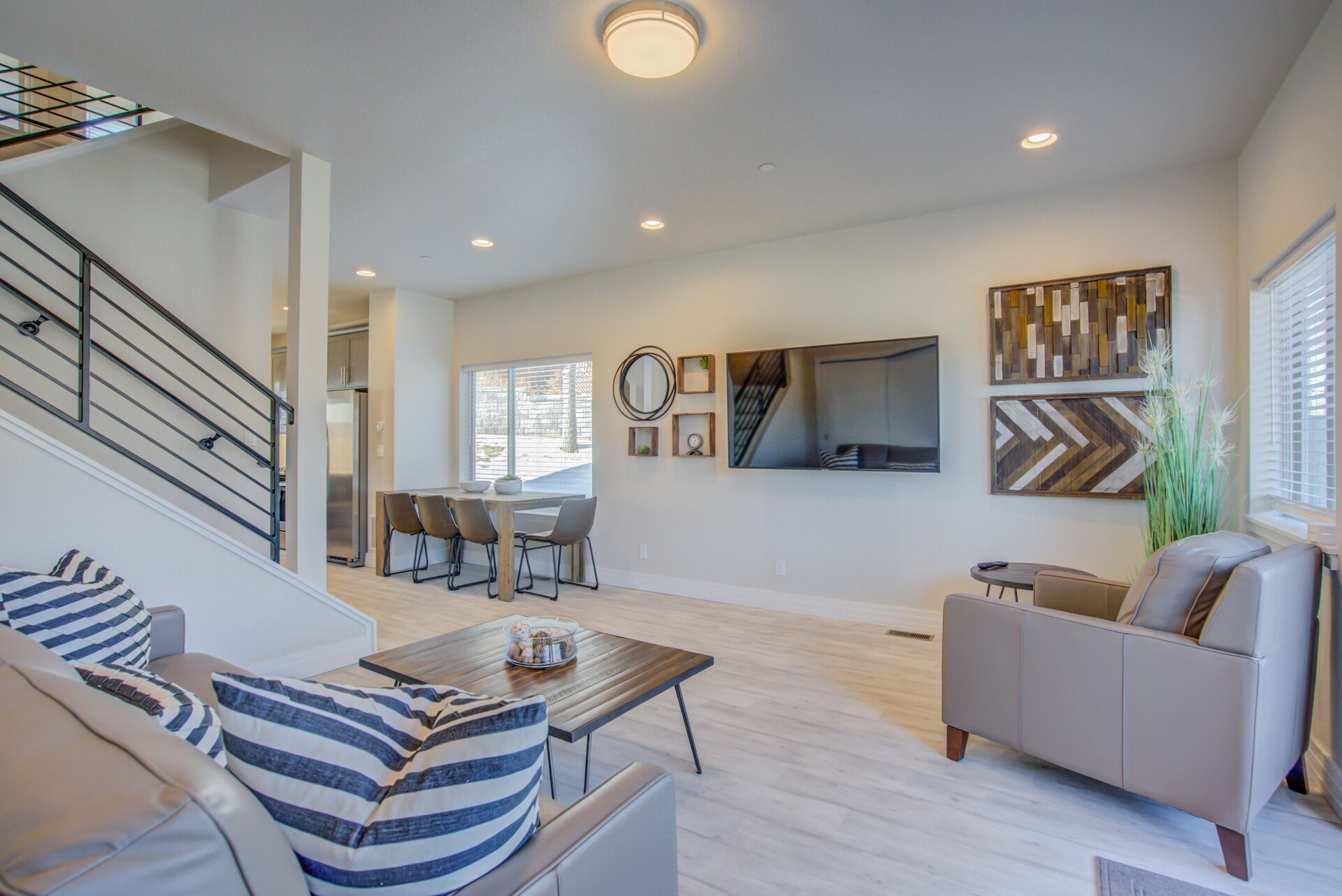 Villa (4 Bedrooms) | Salle de séjour | TV connectée, cheminée