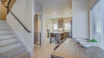 Villa (4 Bedrooms) | 4 bedrooms, laptop workspace, iron/ironing board, free WiFi