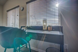 In-room business centre - 1 Bedroom East DT (Colorado Springs)